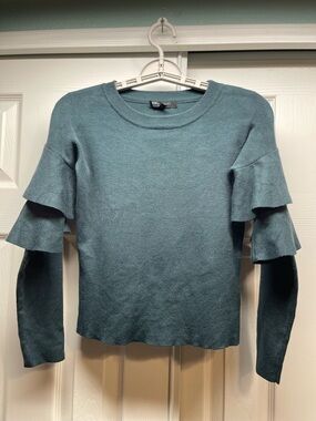 Romeo & Juliet Couture Green Ruffled Fitted Blouse size S